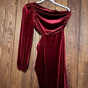 Simple One-Shoulder Velvet Dress in Burgundy